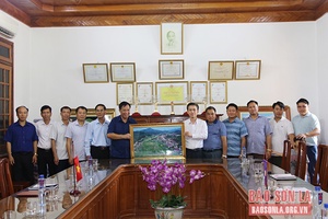 Lãnh đạo huyện Mường Hiệm thăm và làm việc với Công ty cổ phần nông nghiệp Chiềng Sung