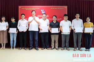 Bế mạc lớp bồi dưỡng nghiệp vụ “Ảnh báo chí”