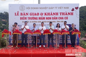 Khánh thành và bàn giao công trình lớp học điểm trường mầm non bản Cha Có 