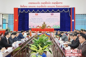 Hội đàm giữa Đoàn đại biểu cấp cao hai tỉnh Sơn La và Xay Sổm Bun