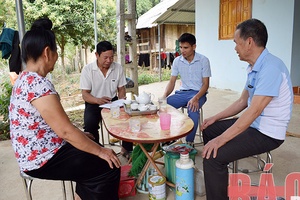 Mường La thực hiện mô hình bí thư đồng thời là trưởng bản