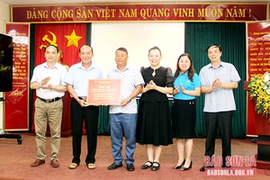 Đảng ủy Khối các cơ quan và DN tỉnh: Trao quà ủng hộ xã Nặm Ét