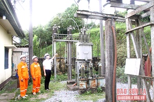 Đảm bảo cấp điện cho nhân dân vùng biên giới Việt - Lào