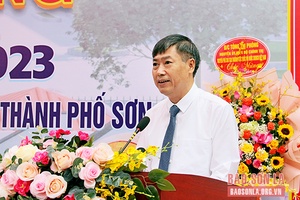 Mỗi thầy giáo, cô giáo là một tấm gương đạo đức, tự học và sáng tạo (*)