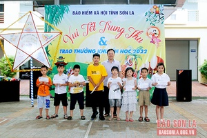 BHXH tỉnh trao thưởng khuyến học và tổ chức Tết Trung Thu năm 2022