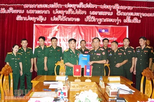 Hội đàm Bộ CHQS hai tỉnh Sơn La và Hủa Phăn