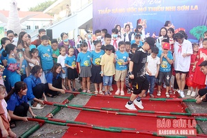 Chương trình “Lồng đèn thắp sáng ước mơ thiếu nhi Sơn La”