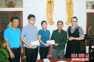 Các cơ quan, đơn vị, cá nhân thăm, tặng quà gia đình học sinh vượt khó học giỏi, vào chung kết Đường lên đỉnh Olympia