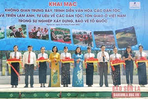 Khai mạc không gian trưng bày, trình diễn văn hóa các dân tộc