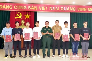 Gặp mặt động viên công dân trúng tuyển vào học viện, nhà trường trong quân đội