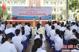 Ngày hội “Tuổi trẻ Sơn La với văn hóa giao thông”