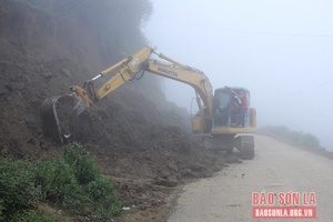 Sớm đầu tư nâng cấp đường lên khu du lịch Tà Xùa