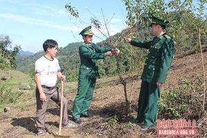  “Dân vận khéo” nơi vùng biên 