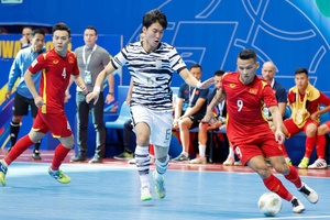 Thắng dễ Hàn Quốc, tuyển futsal Việt Nam dẫn đầu bảng D