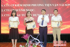 Tuyên dương người nộp thuế 