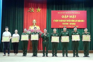 Gặp mặt ngày truyền thống LLVT Quân khu 2