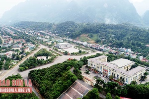 Phát huy truyền thống đoàn kết, xây dựng huyện Quỳnh Nhai phát triển toàn diện