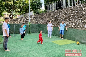 Quan tâm chăm sóc trẻ tự kỷ