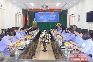 Đoàn đại biểu tỉnh Luông Pha Bang thăm, làm việc tại Viện Kiểm sát nhân dân tỉnh Sơn La