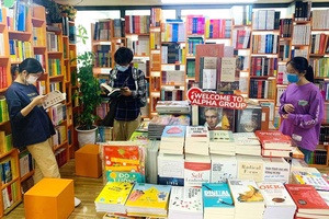 Nhận diện, phê phán những biểu hiện lệch lạc trong sáng tạo văn chương hiện nay