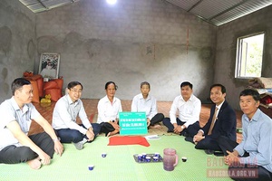 Bàn giao 2 nhà tình nghĩa tại xã Mường Lang