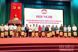 Thuận Châu gặp mặt biểu dương người có uy tín và ủy viên Ủy ban MTTQ cấp xã tiêu biểu