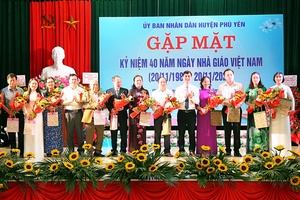 Phù Yên gặp mặt Kỷ niệm 40 năm Ngày Nhà giáo Việt Nam