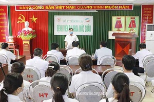 Đồng chí Phó Chủ tịch UBND tỉnh kiểm tra công tác phòng, chống dịch COVID -19 tại huyện Mộc Châu, Vân Hồ