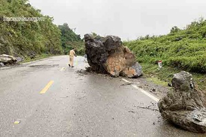 Mưa lớn gây sạt lở nhiều tuyến đường tại huyện Vân Hồ