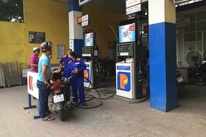 Ổn định giá xăng RON95-III không quá 14.922 đồng/lít