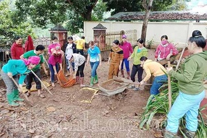 Phụ nữ Bắc Yên tham gia bảo vệ môi trường