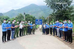 Huyện Đoàn Phù Yên: Bàn giao công trình “Ánh sáng bản làng” tại xã Tân Lang