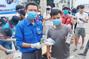 Hỗ trợ công nhân vượt qua khó khăn do dịch bệnh COVID- 19