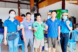 Mai Sơn: Hướng dẫn 1.148 người dân cài đặt ứng dụng Bluezone