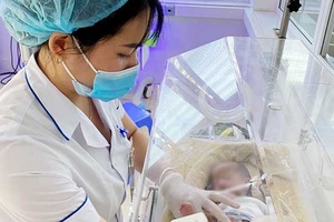 Bệnh viện Đa khoa tỉnh Sơn La: Phẫu thuật thành công cho bé gái sinh non bị dị tật tắc tá tràng bẩm sinh