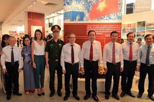 “Việt Nam – Độc lập, tự cường”