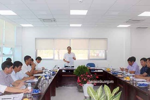 Đồng chí Phó Chủ tịch UBND tỉnh kiểm tra công tác chuẩn bị khánh thành Nhà máy chế biến hoa quả tươi và thảo dược Vân Hồ