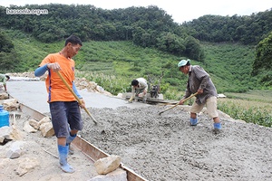 Niềm vui của người dân bản Co Chàm    
