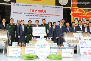 Ngân hàng TMCP Quân đội: Tặng vật tư y tế, thiết bị nghe nhìn phòng, chống dịch bệnh COVID-19 cho Bộ Chỉ huy BĐBP tỉnh