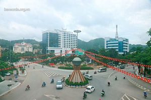 Rực rỡ cờ hoa chào mừng Đại hội Đại biểu Đảng bộ tỉnh Sơn La lần thứ XV, nhiệm kỳ 2020-2025