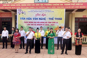 Phường Chiềng An và xã Chiềng Xôm: Giao lưu văn nghệ, thể thao chào mừng Đại hội đại biểu Đảng bộ tỉnh lần thứ XV