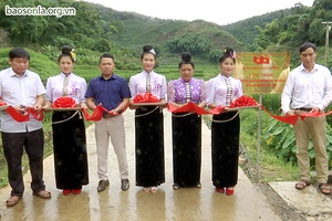 Chiềng Cọ: Gắn biển công trình chào mừng Đại hội Đảng bộ tỉnh lần thứ XV