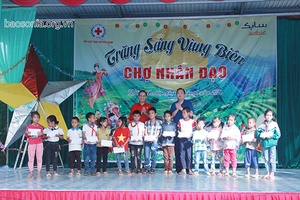 Chương trình Chợ nhân đạo “Trăng sáng vùng biên”