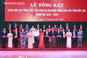 26 cán bộ HĐND các tỉnh Bắc Lào hoàn thành khóa đào tạo tiếng Việt