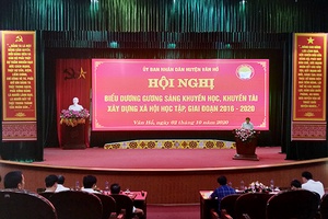 Vân Hồ: Biểu dương gương sáng khuyến học, khuyến tài, xây dựng xã hội học tập