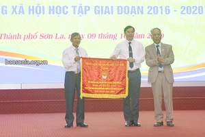 Thành phố Sơn La: Biểu dương gương sáng khuyến học, khuyến tài