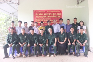 Bàn giao nhà "Nghĩa tình đồng đội" cho CCB