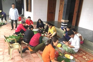 Những chiếc bánh chưng nghĩa tình gửi đến đồng bào vùng lũ