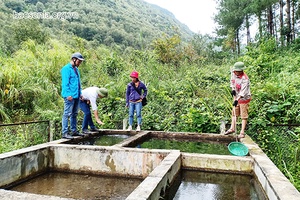 Đảm bảo cung cấp nước sạch cho người dân bản Đông Xuông