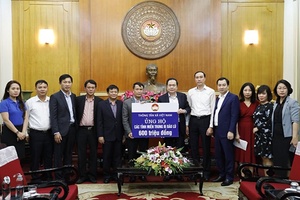 Phân bổ nguồn tiền, hàng cứu trợ đến tận tay người dân